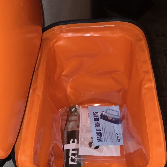 RTIC 40 Can Soft Pack Cooler Backback With Sholder straps - Picture 4 of 4